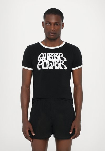 Ludovic de Saint Sernin QUEER POWER UNISEX - Apdrukāts T-krekls - black