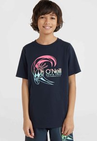 Marinblå bomulls t-shirt med en flerfärgad våggraphic med en surfare, och varumärket "O'Neill" tryckt under. Kort ärm.