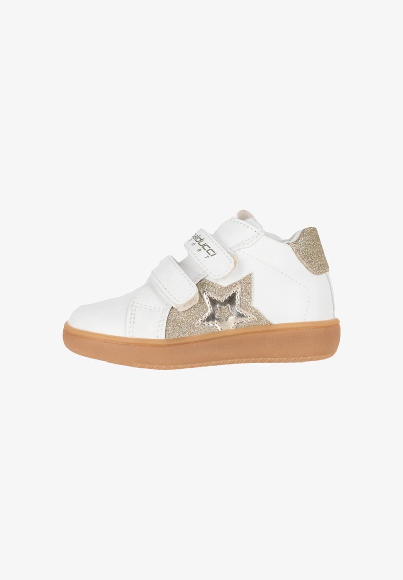Sneakers bianchi con accentuazione d'oro luccicante a forma di stella, due cinghie in Velcro, tomaia in pelle liscia, suola in gomma, punta arrotondata e suola in gomma di contrasto.