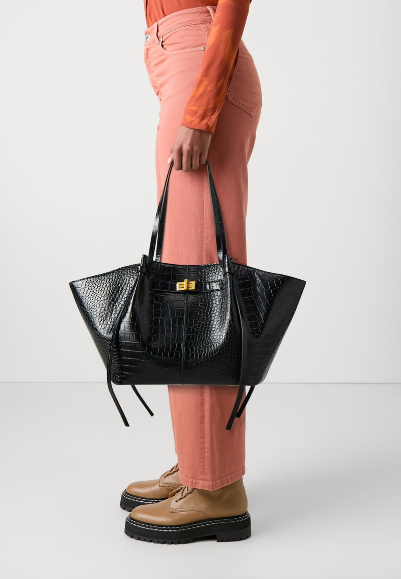 Gina Tricot LONG STRAP BAG - Shoppingveske - black croc