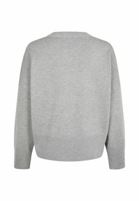 Maglione grigio over-size con maniche lunghe, bordi a coste e orlo rilassato. Tessuto morbido, design minimalista, senza pattern o dettagli visibili.