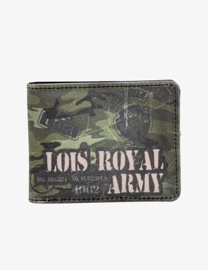 Cartera con patrón de camuflaje fabricada con tela resistente, que presenta una superficie verde texturizada y texto blanco impreso "LOIS' ROYAL ARMY" en el frente.