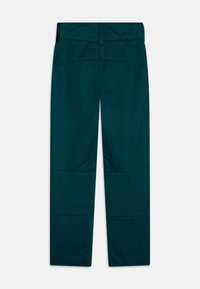 Calças de caminhada em teal com um tecido liso e leve. As características incluem uma cintura plana, pernas retas e painéis de reforço nos joelhos.