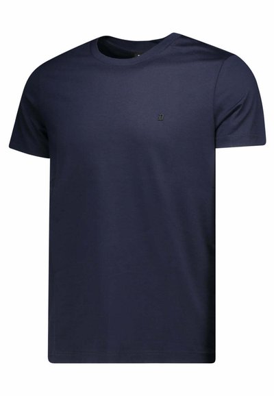 T-shirt in cotone blu navy con collo rotondo, maniche corte e un piccolo logo nero sul lato sinistro del petto. Textura liscia, vestibilità standard.
