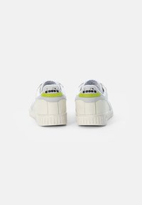 Diadora GAME WAXED UNISEX - Sapatilhas - white/glacier gray