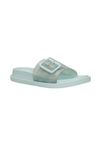 Sandale mule bleu clair avec une large bride scintillante et une grande boucle assortie sur fond blanc.