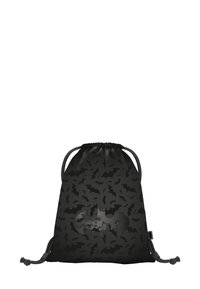 Batoh na stažení z černé látky s opakujícím se vzorem netopýrů, hladký povrch, tmavě šedé stahovací šňůrky a malá logová cedulka.