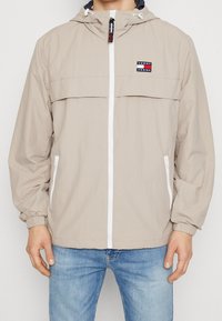 Tommy Jeans Wiatrówka