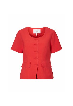 Rød kortærmet damebluse med rund halsudskæring, fem knapper foran og to lommer med klap i taljen.