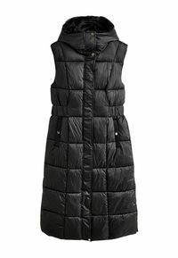 Vest negru căptușit cu glugă, cu un design matlasat, curea la talie, buzunare laterale și accente din metal de culoare aurie. Căptușeală din blană artificială în interiorul glugii.
