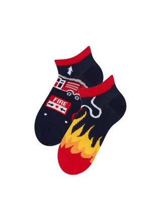 1 PAAR MIT 2 UNTERSCHIEDLICHEN DESIGNS, MOTIV: FEUERWEHR       - Socks - mehrfarbig