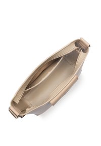 Borsa a tracolla in pelle beige con texture e chiusura a zip, dotata di un ampio interno e una tasca aggiuntiva. Accenti in ecopelle liscia.