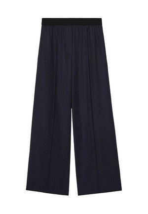 Marineblauwe gestreepte wijde broek met een zwarte elastische tailleband, voorzien van een losse pasvorm en een zachte stoftextuur.