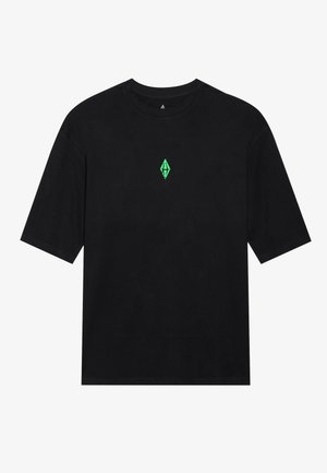 T-shirt in cotone nero con maniche corte, caratterizzata da un piccolo logo a diamante verde sul petto e un collo a giro.