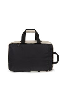 Svart och beige rektangulär väska med dubbla handtag, dragkedjestängning och en texturerad yta. Hållbara material med förstärkta accenter.