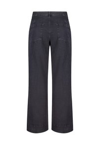 Donkerdenim wijde broek met een tailleband, twee achterzakken en een afgezakte onderkant. De stof heeft een gladde, matte textuur.