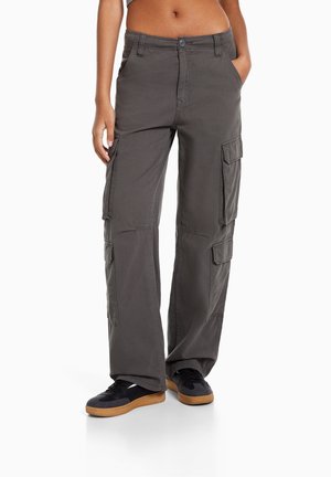Bershka, Pantalon cargo - dark grey