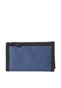 Cartera de tela azul con cremallera y ribete negro. Presenta una superficie texturizada y una forma rectangular compacta, ideal para tarjetas y efectivo.