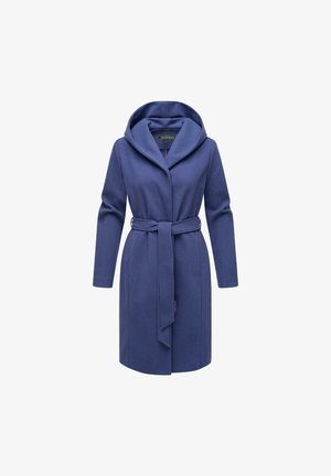 Pikk sinine mantel kapuutsi, vöökoht, pikad varrukad ja kaks küljetaskut. Valmistatud pehmest, tekstureeritud kangast, millel on sobiv lõige.