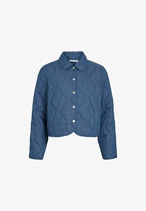 Veste matelassée bleue avec col rond, ourlet incurvé et boutons-pression, présentant un motif ondulé texturé sur le tissu.