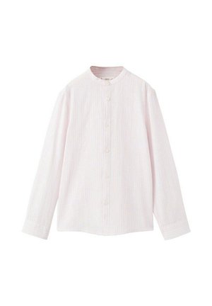 Biela košeľa s dlhým rukávom s jemnými vertikálnymi pruhmi, zapínaná na gombíky vpredu a so stojatým golierom.