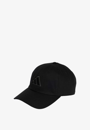 Czarna czapka baseballowa z wygiętym daszkiem, wykonana z tkaniny. Posiada wyszywane logo z przodu oraz otwory wentylacyjne po bokach.