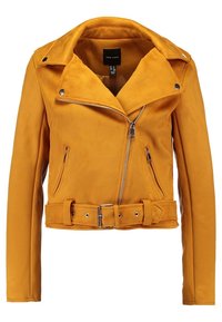 Gul faux suede bikerjacka med dragkedja fram, två sidofickor och midja med bälte. Utmärkande silverfärgade detaljer.