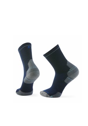 Calzini a righe blu navy e grigi con bordi a coste, tallone e punta rinforzati e dettagli blu. Design bicolore con una texture liscia.