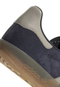 Thumbnail Image 8