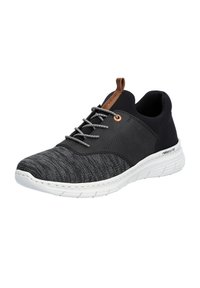 Schwarzer und grauer Sportschuh mit einem strukturierten Strick-Obermaterial, gepolstertem Kragen und weißer Gummisohle. Mit grauen Schnürsenkeln und einem braunen Lederakzent.