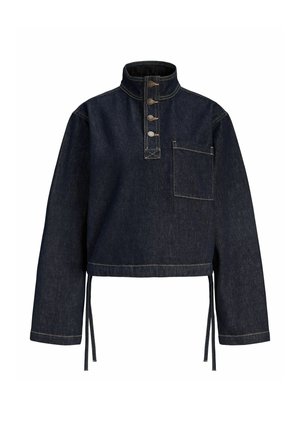 Kort denimjack in donkerblauw met een hoge kraag, vijf knopen, een borstzak en trekkoord aan de zoom. Contrasterende stikseldetails.