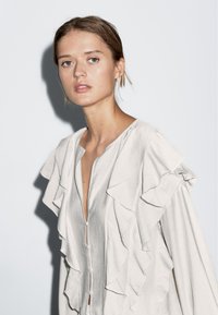 Massimo Dutti FLOWING GARMENT WITH RUFFLES - Blouse - white