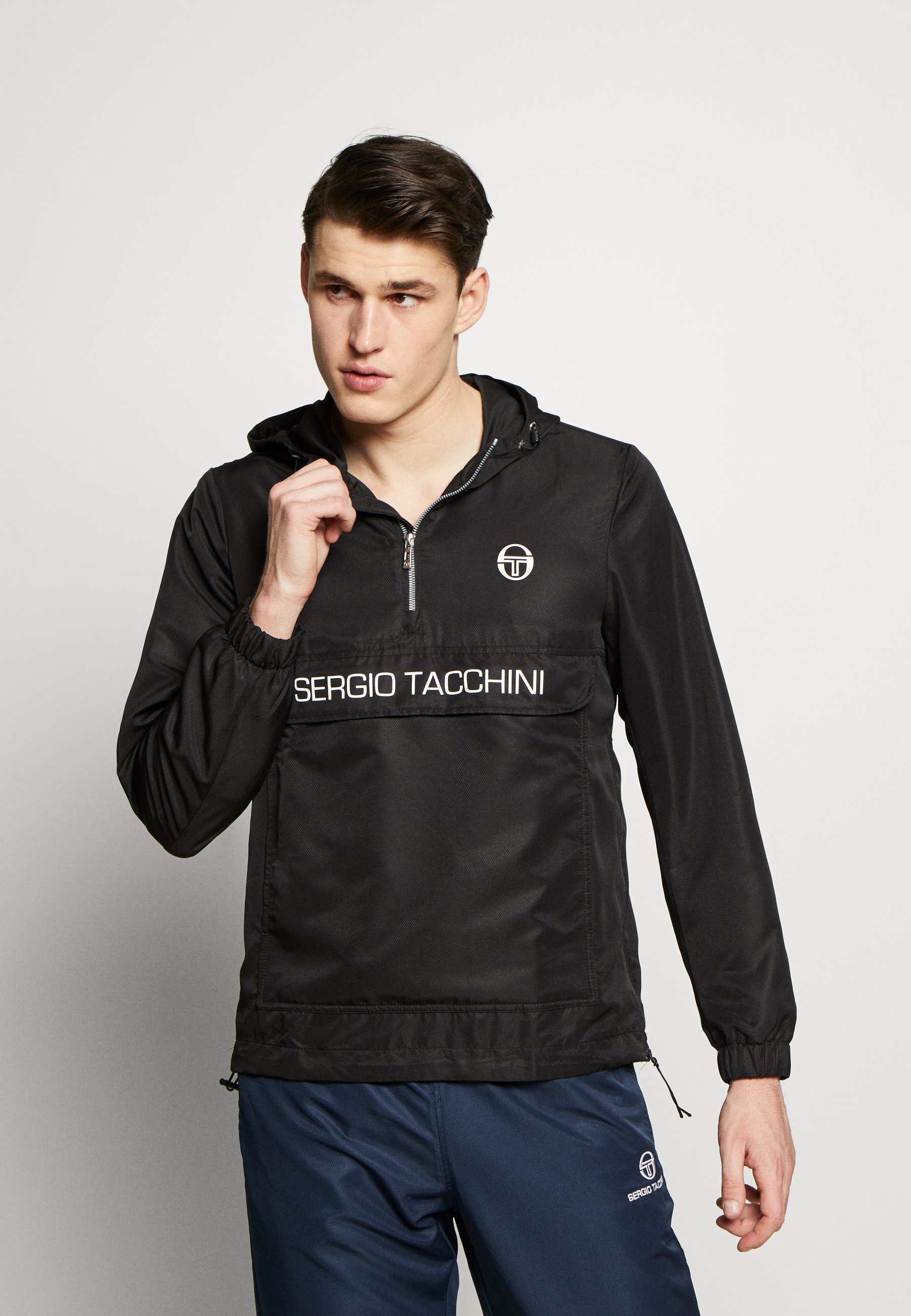 sergio tacchini CINTO Vindjakke blackwhitesvart sergio tacchini CINTO Lett jakke navywhite Zalando.no