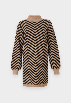 Beige un melnā zīmogota adīta kleita ar garām ballonveida piedurknēm un ribētu augsto apkakli.