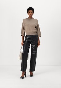 Repeat Vesta - taupe