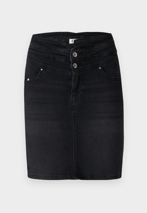 Mustast denimseelikust, millel on istuv disain, kaks nööpi vööl ja esikotid koos diskreetse logo detailiga küljepeal.