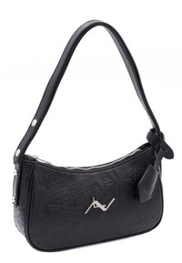 Borsa a tracolla in pelle nera con motivi in rilievo e logo metallico. Forma curvata, chiusura con zip e una sola tracolla con accessori in argento.