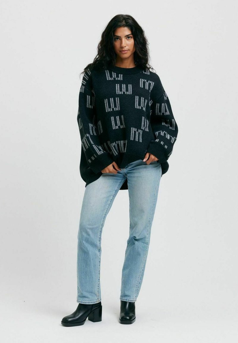 Emmamalena Stickad tröja - svart