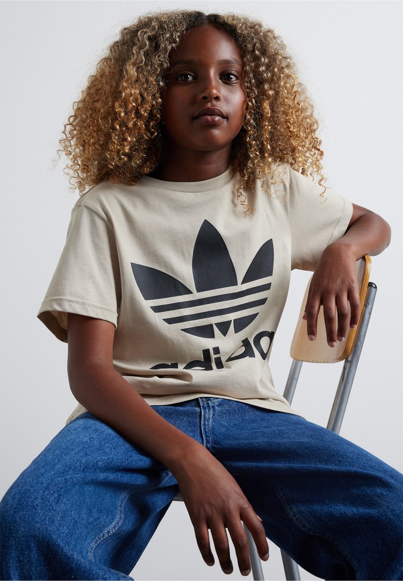 tee shirt adidas beige