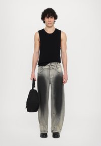 Feng Chen Wang DECONSTRUCTION UNISEX - Baggy fit teksad - black