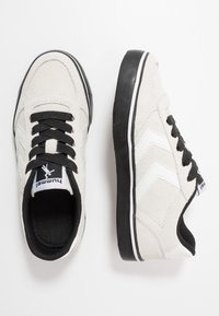 Hummel Zapatos sin cordones - off-white
