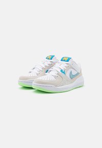 Jordan JORDAN STADIUM 90 UNISEX - Kosárlabdacipők - white/vapor green/dark powder blue/cool grey
