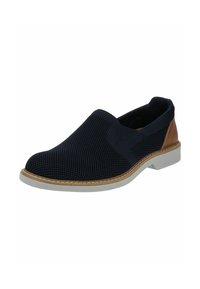 Scarpa slip-on in rete navy con dettagli in pelle marrone, suola in gomma bianca, punta rotonda e design superiore texturizzato. Adatta per un abbigliamento informale.