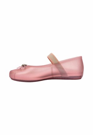Rosa durchsichtige Ballettschuhe mit einer abgerundeten Zehe, verstellbarem Riemen und einer dekorativen Schleifenakzent. Glatte Textur und flache Sohle.
