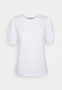 Blusa bianca a maniche corte con scollatura rotonda e arricciature elastiche agli orli delle maniche, esposta su uno sfondo semplice.