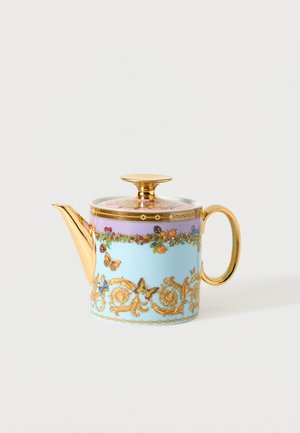 Théière en porcelaine avec bec verseur et poignée dorés, décorée de guirlandes florales, de papillons et de motifs dorés ornés sur un fond bleu et violet.