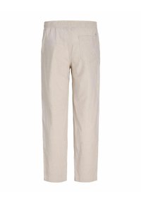 Bézs elasztikus derékrészű nadrág hátulnézetben, egyetlen jobb hátsó zsebbel és egyenes szárú szabással.