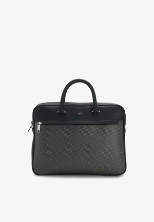 Zwarte leren totebag met een grijze stoffen body met structuur, voorzien van handvatten aan de bovenkant, een voorvak met rits en een subtiel logodetail.
