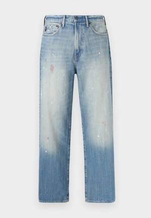 Jeans din denim albastru deschis, cu croială dreaptă, prezentând decolorări, pete de vopsea și o textură cu spălare medie. Include designul tipic cu cinci buzunare.