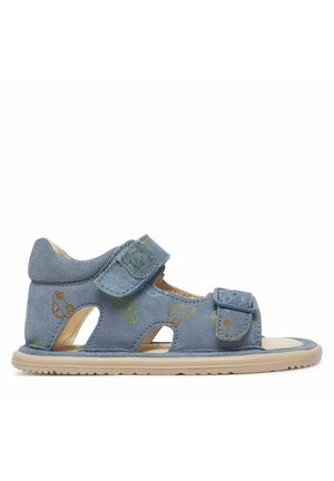 Blå børnesandal med bilmønstre, to justerbare stropper med velcro, åbne sider og beige gummisål.
